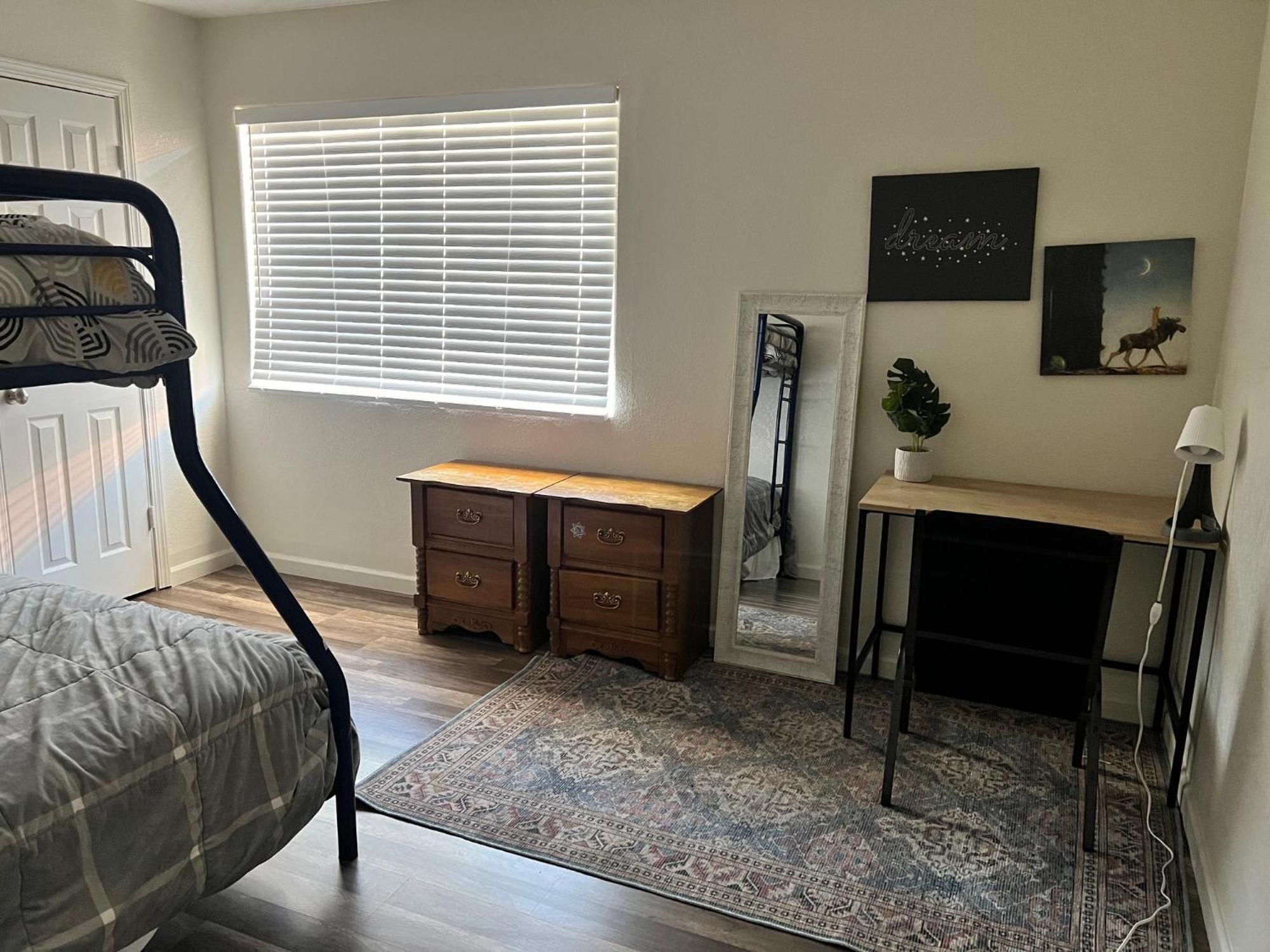Peaceful 2Bed,1Bath Condo With Free Parking All Yours To Enjoy フレズノ エクステリア 写真